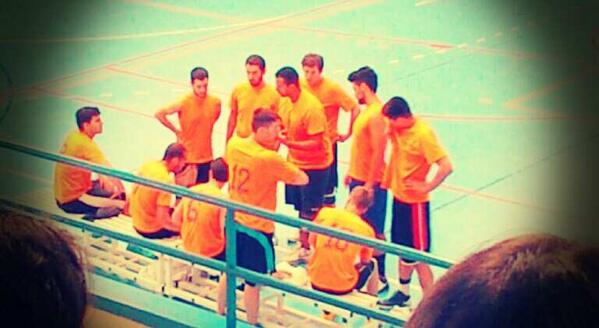 jjvalencia93's tweet photo. CAMPEONES EN BALONCESTO!! VAMOS FILOLOGIA! http://t.co/6Z6zyVYsyh