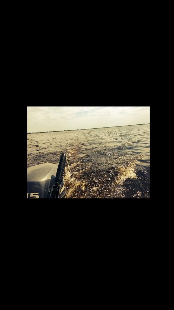 Esmee0123's tweet photo. Volop van de eerste officele zomerse dag  genoten 🚤 http://t.co/vXZTZ6ssgT