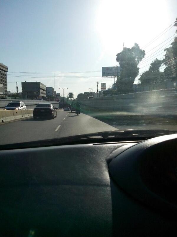 NinMrCover's tweet image. @emildiazb @CarritoDeConcho @LaCalleRD @EsquinaRD @AMETRD @PoliciaRD @rcavada #AlgoNORMAL SIN CASCOS Y EN EL TUNEL PN