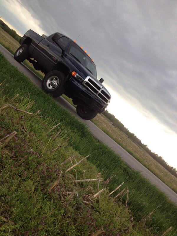 INCoalRoll's tweet photo. "@AustinFordyce: #trucktuesday @TbredDiesel @DieselLegends @ProblemsDiesel @INCoalRoll http://t.co/kI0phhxwPk" Beauty