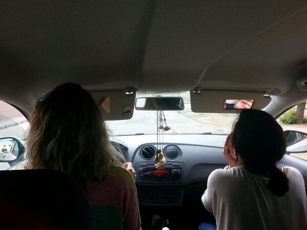 noradoradogodin's tweet photo. Esto es lo q sucede en un coche con mujeres.... @nadiamh86 @paoliky24 http://t.co/yNA6DqQRD9