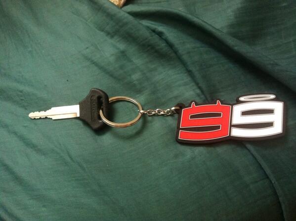 philfontaine's tweet photo. Alors, n'est-elle pas jolie comme ça ma clef de moto 😍 #JL99 http://t.co/SFvFOS1zzl