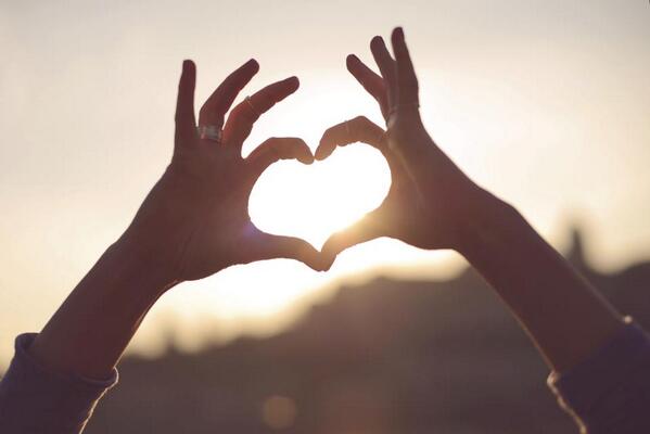 Cosmopolitan's tweet photo. 28 reasons why being in love is the ABSOLUTE best: http://t.co/iGcpWLIjIb http://t.co/7xZZaUFhs8