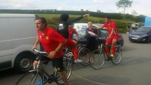 BelRedDevils's tweet photo. Marouane : "L'entraîneur ? Il est parti de l'autre côté." #reddevilstobrazil http://t.co/Ub5F4VqqhD
