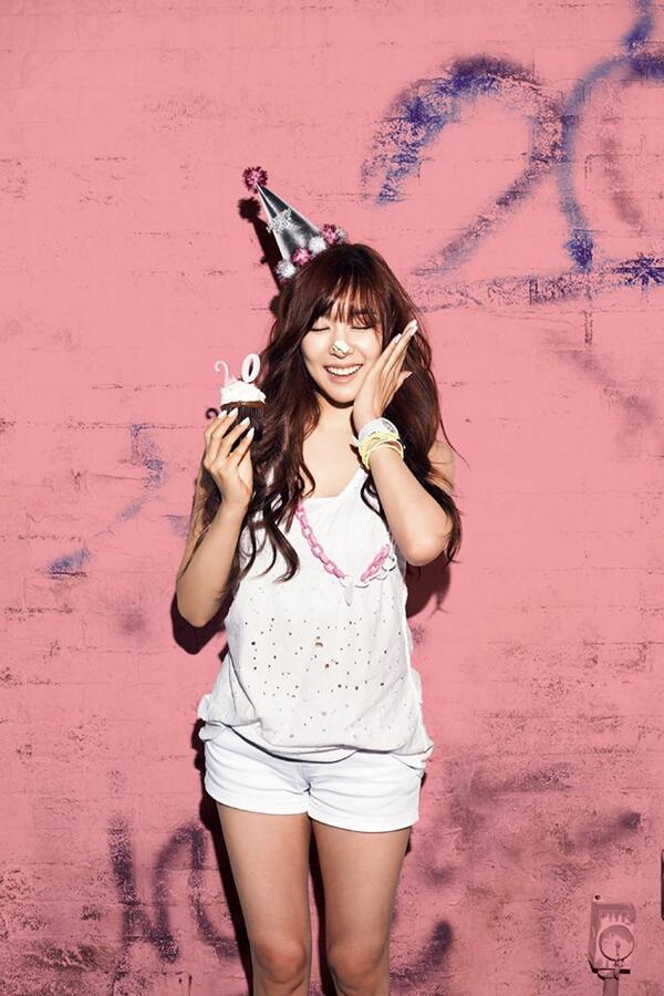 TiffanyFacts's tweet photo. Tiffany - Baby-G by Choc https://t.co/82JHU35hPr http://t.co/P1QyHivNUL