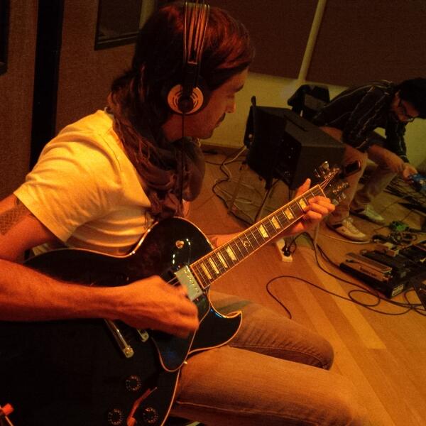 TBLOficial's tweet photo. @IzzyGainza en plena sesión http://t.co/k7QxSJhIR4