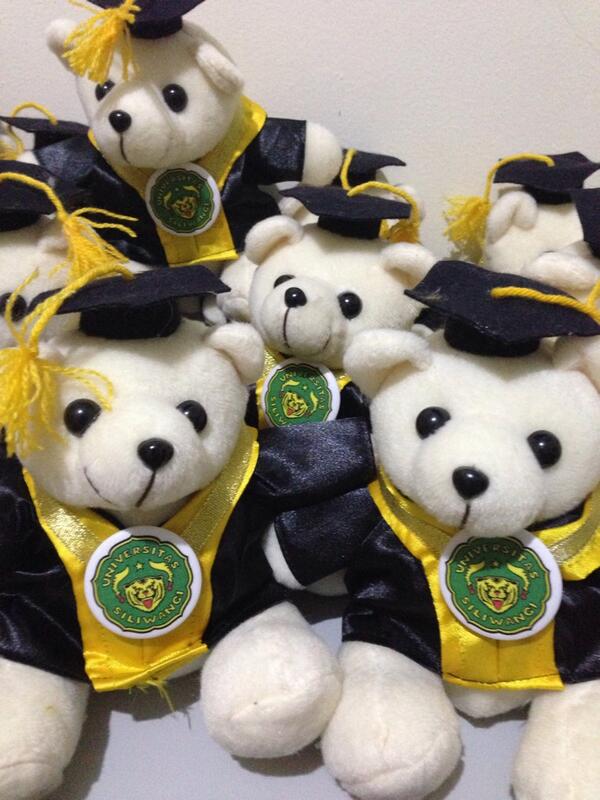 Wisuda Universitas Siliwangi sebentar lagi.. Yuk order boneka wisudanya .. #wisuda #unsil #boneka