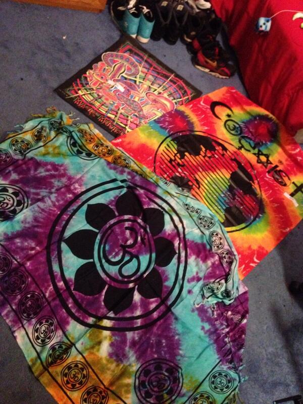 xNeemz's tweet photo. Got these new tapestries for my room/tent @ #eforrest http://t.co/cjZBXDSMxo