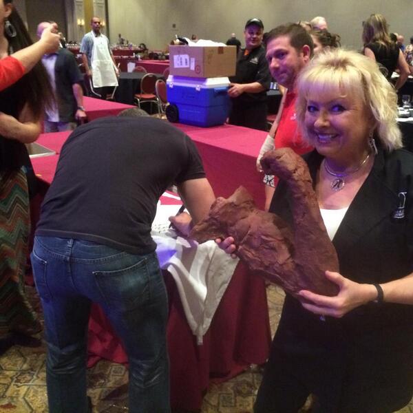 JohnAndShirleys's tweet photo. @ShirleyStamper are auctioning off Robert Irvine's chocolate arm at the NDCO event check out http://t.co/YZfWuOkJ8q http://t.co/rhv5uSt4Yj