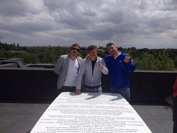 JorgeGoval's tweet photo. Un musico &amp;un tatuador&amp; un arquitecto
#mesastatuadas. @Fanstudio_es http://t.co/3LBDKJbMZk