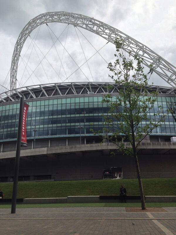 SahansSam's tweet photo. @RachelHG Was just thinking about Wembley again!! ❤️🎤🎸 Good times 😀 @KillersVictims http://t.co/XMdM4LVHKd