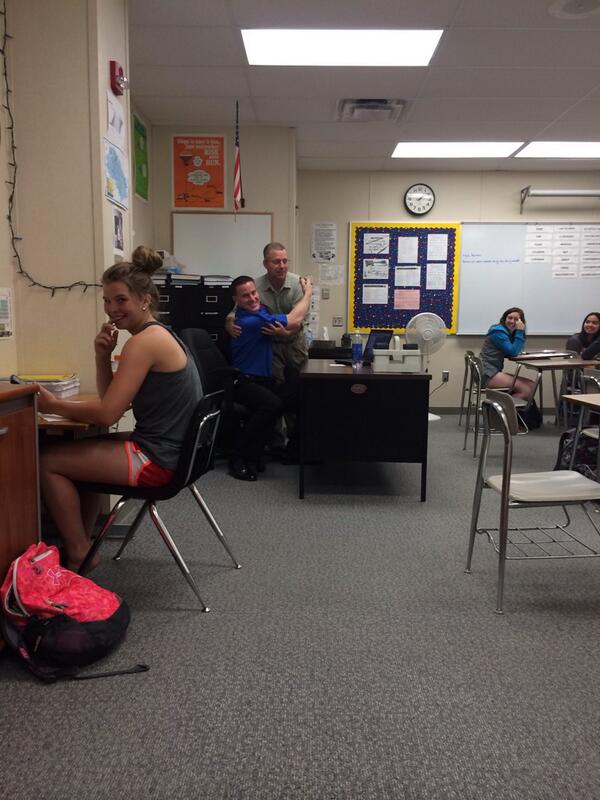 smithhitleryo's tweet image. Hug #6 #leyvaflayva