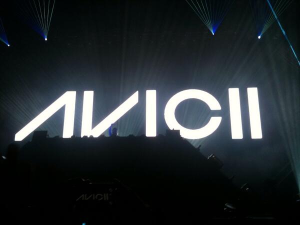 WoLiekens's tweet photo. Beste donderdag ooit #avicci @seppieee @Olivierleroy01 http://t.co/AYQFBe1m2s