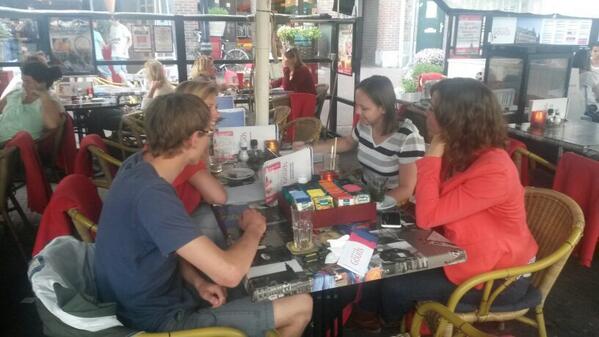 LeoClubGouda's tweet photo. Voorbereidingen boekenmarkt in volle gang. Lever je boeken in bij het winkelcentrum Bloemendaal vanaf eind mei. http://t.co/Ui8ZxsAtsN