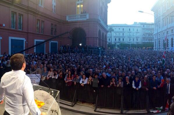 Matteo Renzi tweet media