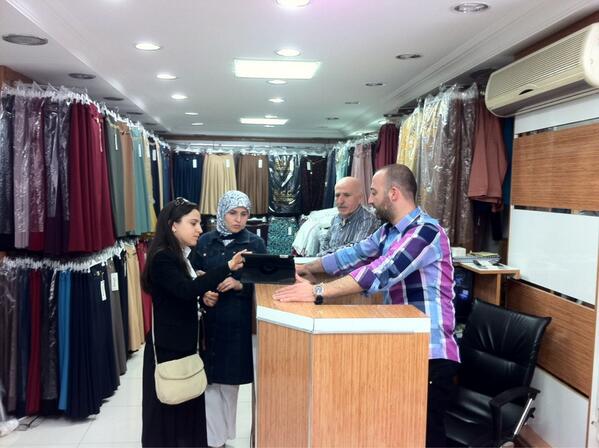 ArdaTerzi1's tweet photo. Arnavutluk'tan gelen işkanı SAbina murcevo üyemiz Burcum giyim ile görüştü @igedmedya http://t.co/MKTYkso2rz