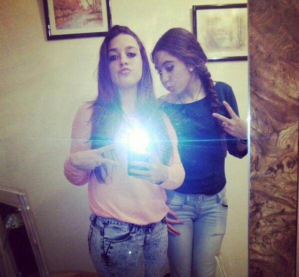EstrellaTagua's tweet photo. 21. Sin duda la mejor compañera de clase y una amiga de las de verdad @GoonzalezAngela http://t.co/g2Xe30Nuny