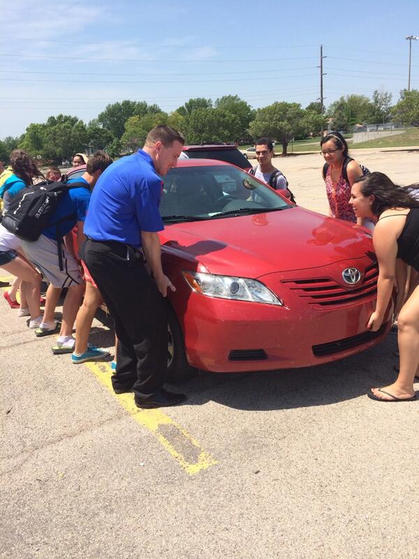 smithhitleryo's tweet image. @NotMrsGilliland it's not that heavy actually. Remember where you parked