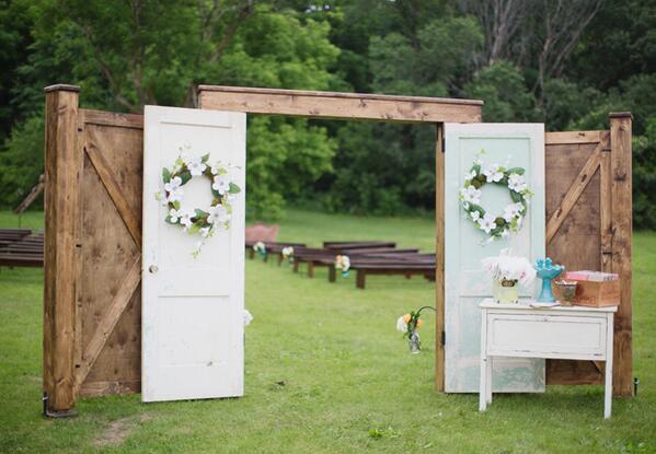 9 ways to make your outdoor wedding feel intimate knot.ly/6017itgL
