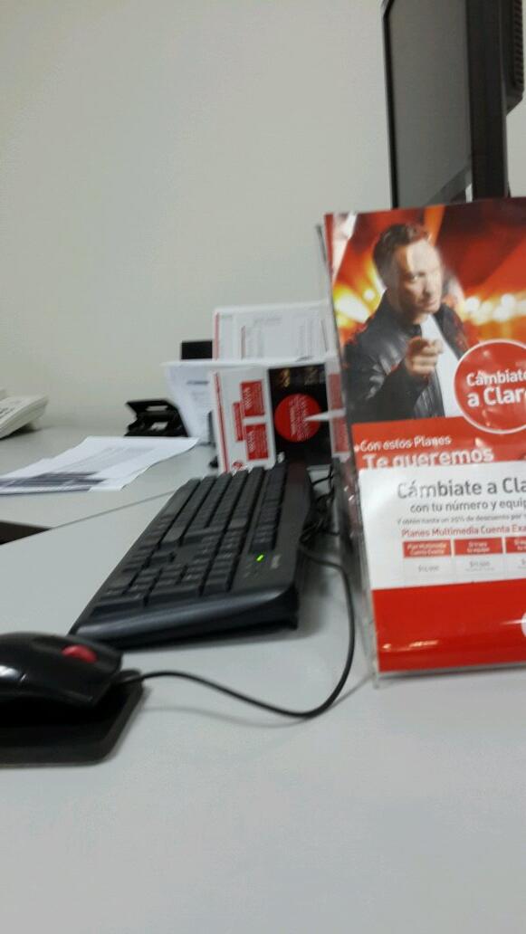 vanesa sandoval (@panoramik) on Twitter photo Mala la atencion en <a href="/clarochile_cl/">Claro Chile</a> chillan!!. El computador del ejecutivo no funciona!!murio en plena atencion! Mala la atencion en <a href="/clarochile_cl/">Claro Chile</a> chillan!!. El computador del ejecutivo no funciona!!murio en plena atencion!