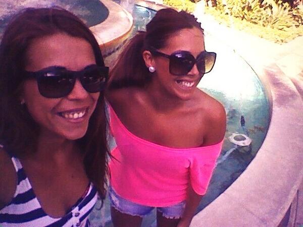 VVeronicapt's tweet photo. Mis días se han convertido en vivir en unas constantes vacaciones con @rociofrivas ....I Love Málaga http://t.co/SK9LZxiV3r