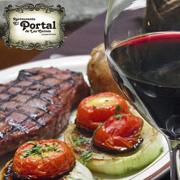 ElPortalhn's tweet photo. Que mejor combinación que nuestro entrecot en su punto y una copa de vino tinto en reserva para consentir el paladar. http://t.co/rM5zm4ws5s