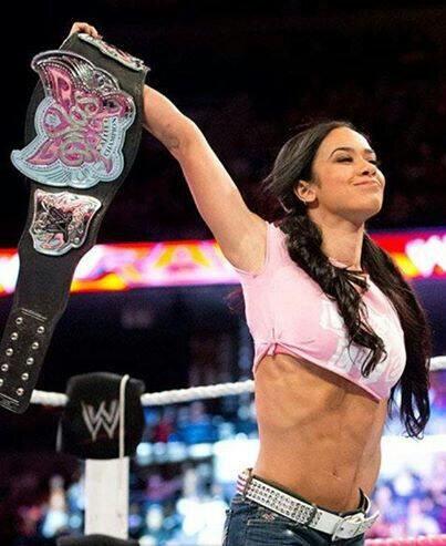 ComGAINT's tweet image. The longest and the hottest divas champion
