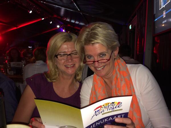 MPRuben's tweet image. #aantafel2014 Jaja dan komt da brilleke zusjes!