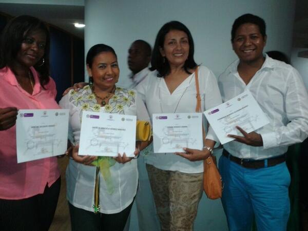 nllanon's tweet photo. Hoy certificamos a 180 #docentes en apropiación de TIC en #Cartagena @ArangelDr #PromociónTic http://t.co/EwGJfeG6Pw