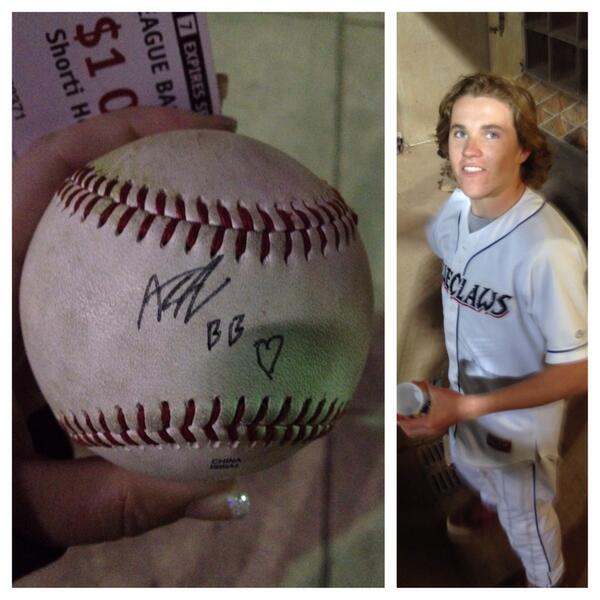 amandawplease's tweet image. Wow thank you for making my night!!!!! @Squid0697 #rolemodel #signedball #blueclaws #sosweet #bb4lyfe #dreamcometrue
