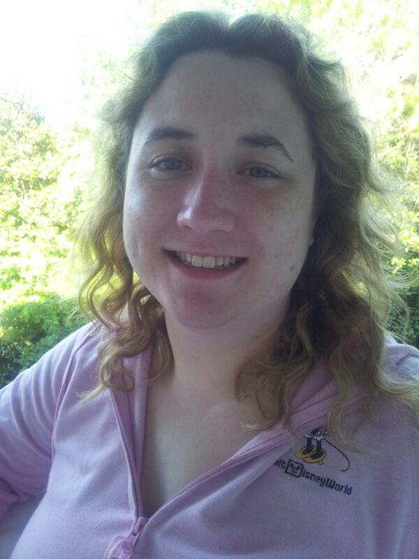 PinkPandaBeth's tweet photo. Look at what Florida does to my hair! http://t.co/uh4Dz3png9