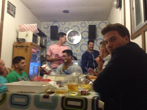 JoseVmotod's tweet photo. Celebrando mi cumple en @sojochusky http://t.co/LtEmSxy9lR