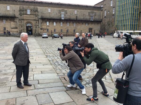 ...e,como non, primeiras sesións de fotos para a prensa.O seu acto aberto a público xeral:este mércores ás 7 da tarde