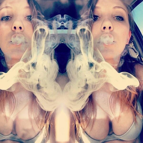 GanjaGirls's tweet photo. RT @lifteddladies Stress and anxiety are killing us as a whole. Sit back and exhale my friends. Nothing is worth ... http://t.co/PAwkoTFFwT