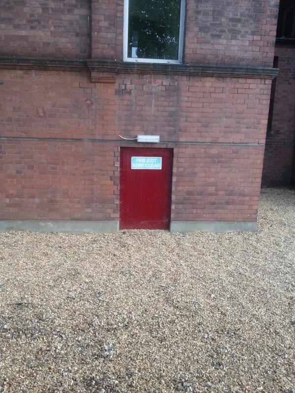 CameronKeysell's tweet image. Nice to hobbits safety is first priority in society #hobbit #LordOfTheRings