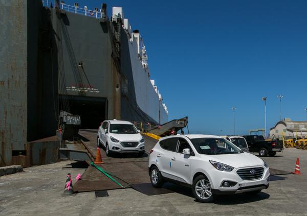 Hyundai's tweet photo. They're here. The first volume-production Hydrogen #FuelCell vehicles have arrived in California. #TucsonFuelCell http://t.co/FAu7A3mK01