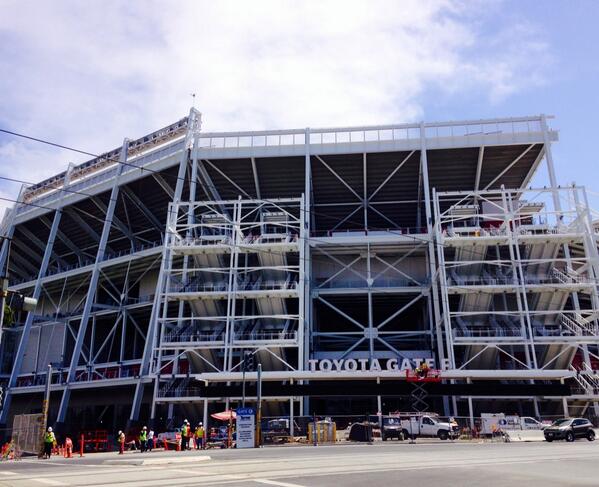 jehlin's tweet photo. Drove past 49ers new stadium project last yr plus. Saw it from foundation to almost complete now #ItsNotEasy http://t.co/Q6yAMaJxud