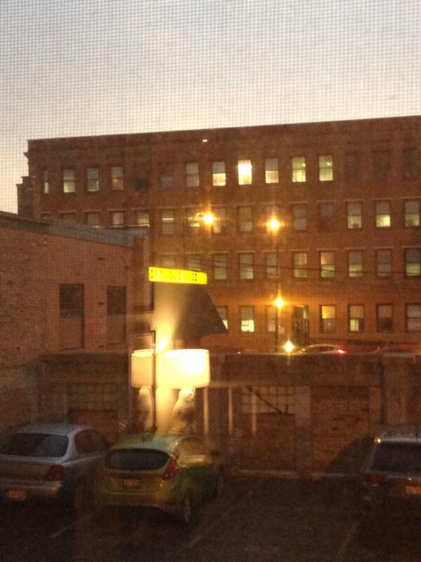 dontquotemenow's tweet image. *rain begins to fall* Look how beautiful it looks over the pancake sign! #urbanproblems