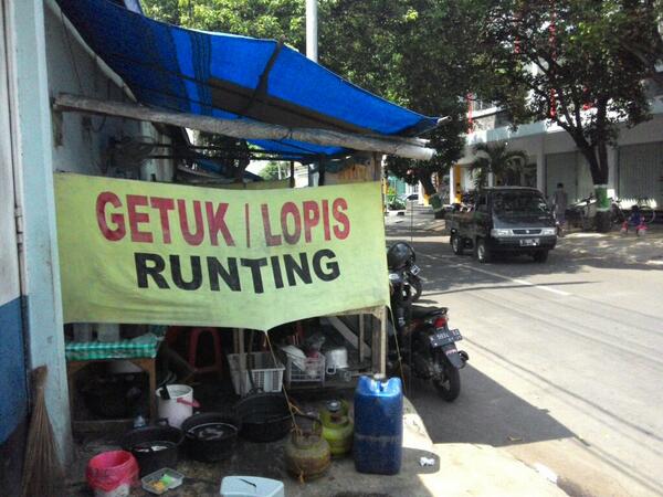 Monggo sg kpngen jajanan khas runting mampir di barat bngjo prapatan guangsan cah :) #khaspati