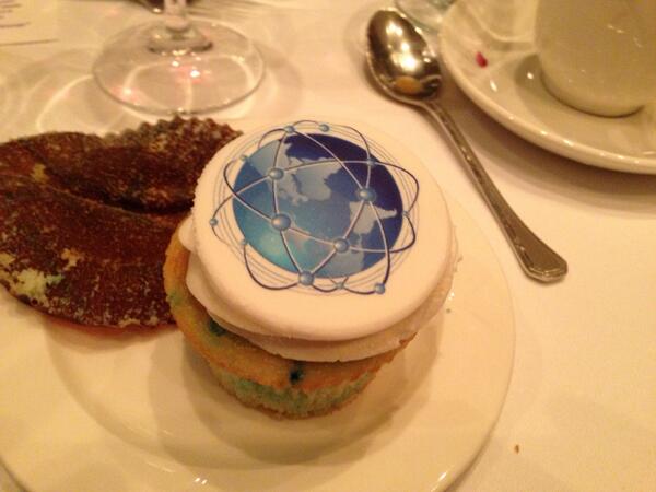 CKuziemsky's tweet image. #iscram2014 banquet has luscious ISCRAM cupcakes