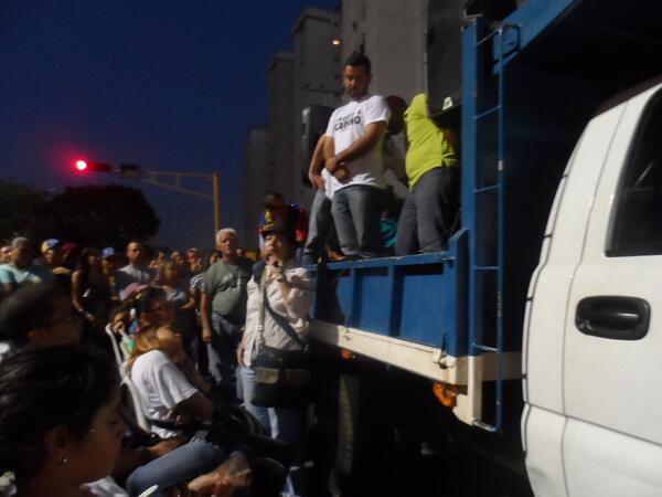 prdemocracia's tweet image. @wradiocolombia continúan las protestas en Rég Dictatorial #Venezuela Unión y Organización #2OM #Naguanagua