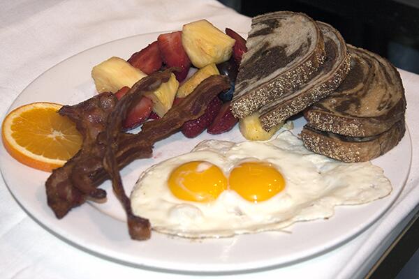 GraziCafe's tweet photo. For early risers like us, it's almost bed time. Wishing you #sweetdreams of tomorrow morning's #breakfast! http://t.co/NyAHp0LuPj