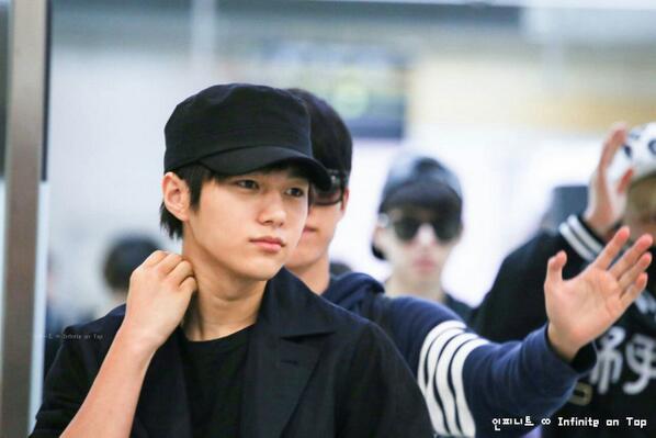 7INFINITESTARS's tweet photo. [PIC] 140520 Taipei Airport - Myungsoo (cr: infinite on top) #5 http://t.co/8W95QgcZbH