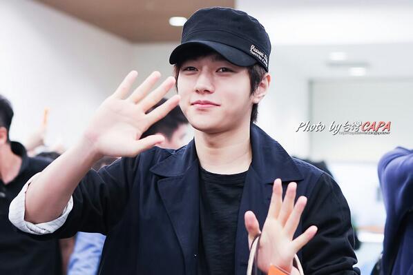 7INFINITESTARS's tweet photo. [PIC] 140520 Taipei Airport - Myungsoo (cr: 台灣CAPA) #2 http://t.co/Qe7yqIWQYm