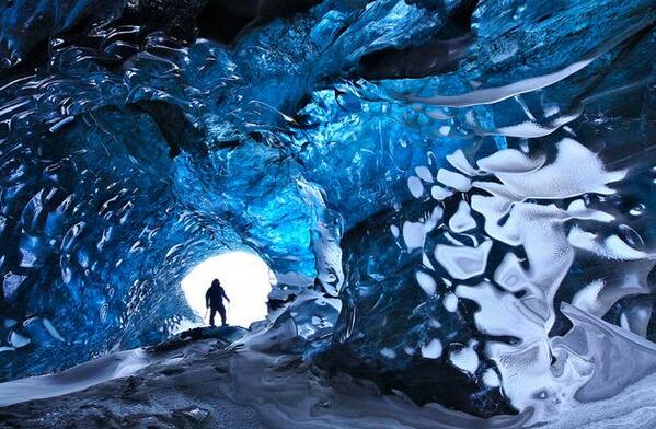 ট ইট র 絶景 ソーシャルトラベラー クリスタル洞窟 アイスランド スカフタフェットル メキシコのチワワ砂漠 ナイカ山の地下300メートルにあるnaica鉱山 通称 夢の洞窟 が有名です 本当にこんな洞窟が存在するのか目を疑っちゃうくらい素敵です