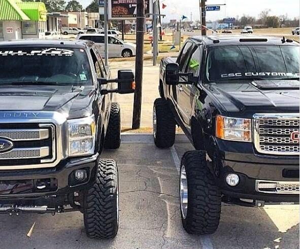 Lifteddiesels's tweet photo. #Ford vs. #GMC http://t.co/5RvP9C5RTW