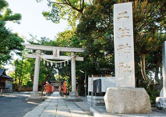 lovecomes_true's tweet photo. 結婚運上昇のパワースポット！
東京足立区の千住神社『回る恵比寿像』のご利益でスピード婚も夢じゃない？
縁結び、結婚運上昇にご利益のある神社 
#千住神社 #結婚 #パワースポット https://t.co/wLWNdAGlqD