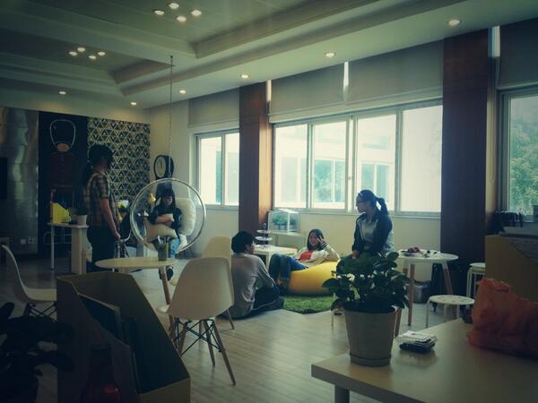 BF_Group's tweet image. Students relaxing in the International Office #Suzhou