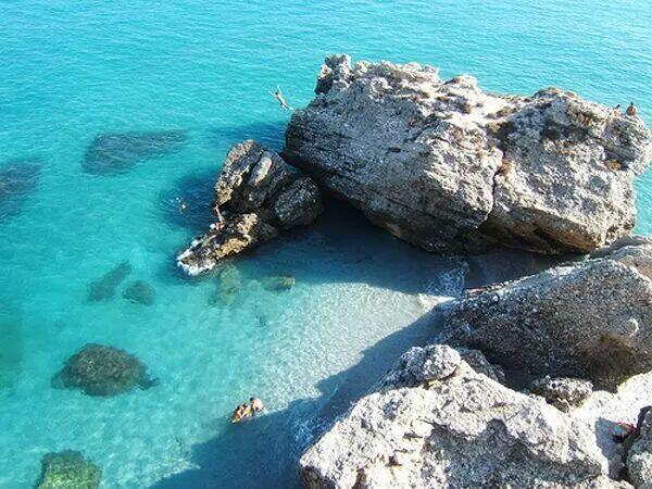 _Paisajes_'s tweet photo. La costa de Nerja. Málaga. http://t.co/AkgIWSey9s