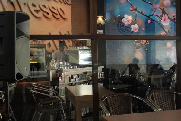dialog_coffee's tweet photo. @dialog_coffee Cafe yang asik Buka 24 Jam, tempat strategis di Balikpapan Permai @KotaBalikpapan parkir luas &amp; nyaman http://t.co/d0HbyyW36Y